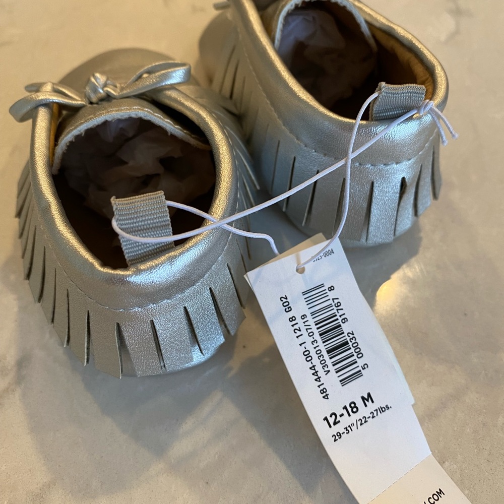 Brand New Old navy silver 12-18 month baby moccasins - Picture 2 of 2